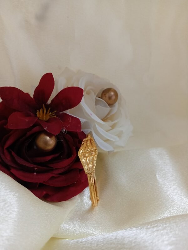 TM002 
KIDS GOLD PLATED ADJUSTABLE BABY BANGLE